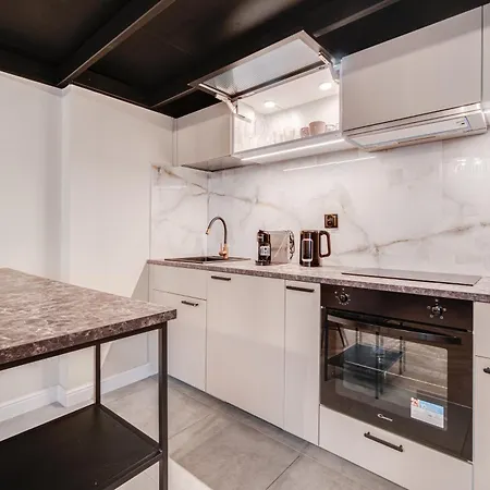 Swietokrzyska 41-43 By Homeprime * Vratislav